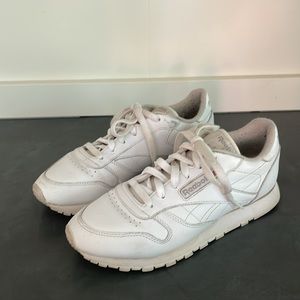 REEBOK Women's White Classic Lace Up Sneakers Sneakers Size 8.5